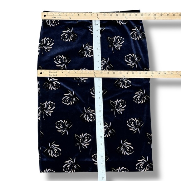 Loft Floral Print Velvet Straight Pencil Skirt Navy Blue Medium - Picture 12 of 13